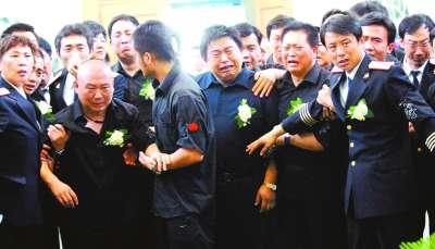 李连杰：从功夫巨星到奢华生活的传奇人生