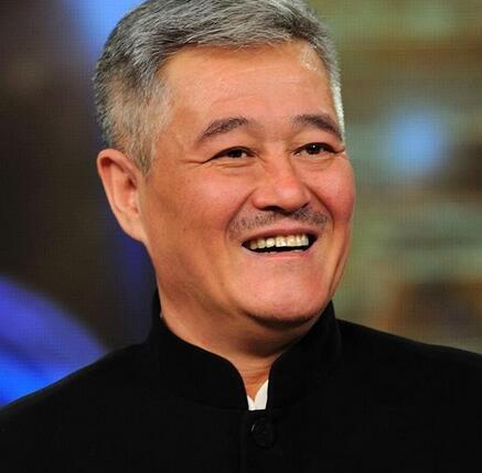 《主角与配角》经典密码：表演、权力时代荒诞共鸣